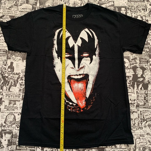 Kiss T-Shirt - Picture 2 of 10